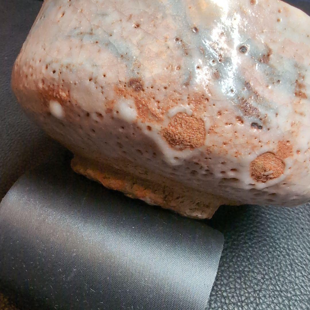 【茶道】抹茶茶碗　水野古麦　作　志野焼　紋様あり　大振　安定感と迫力あり！