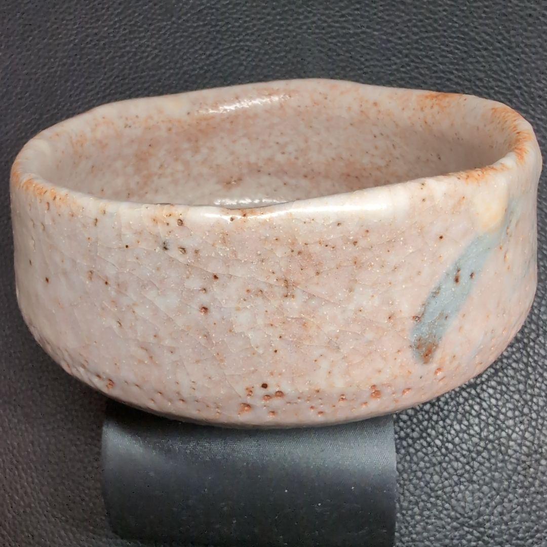 【茶道】抹茶茶碗　水野古麦　作　志野焼　紋様あり　大振　安定感と迫力あり！