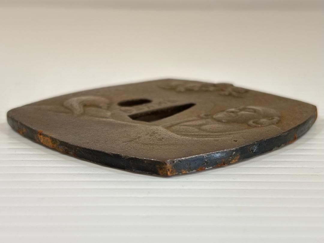 鍔(つば) 石黒正明作 鉄製 日本刀 明治時代 仏像と山 アンティーク