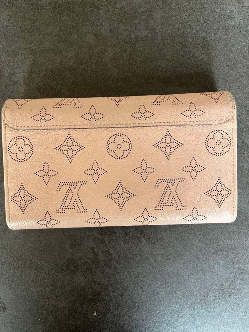 Louis Vuitton ポルトフォイユ　マヒナ　ピンクベージュ　二つ折り財布