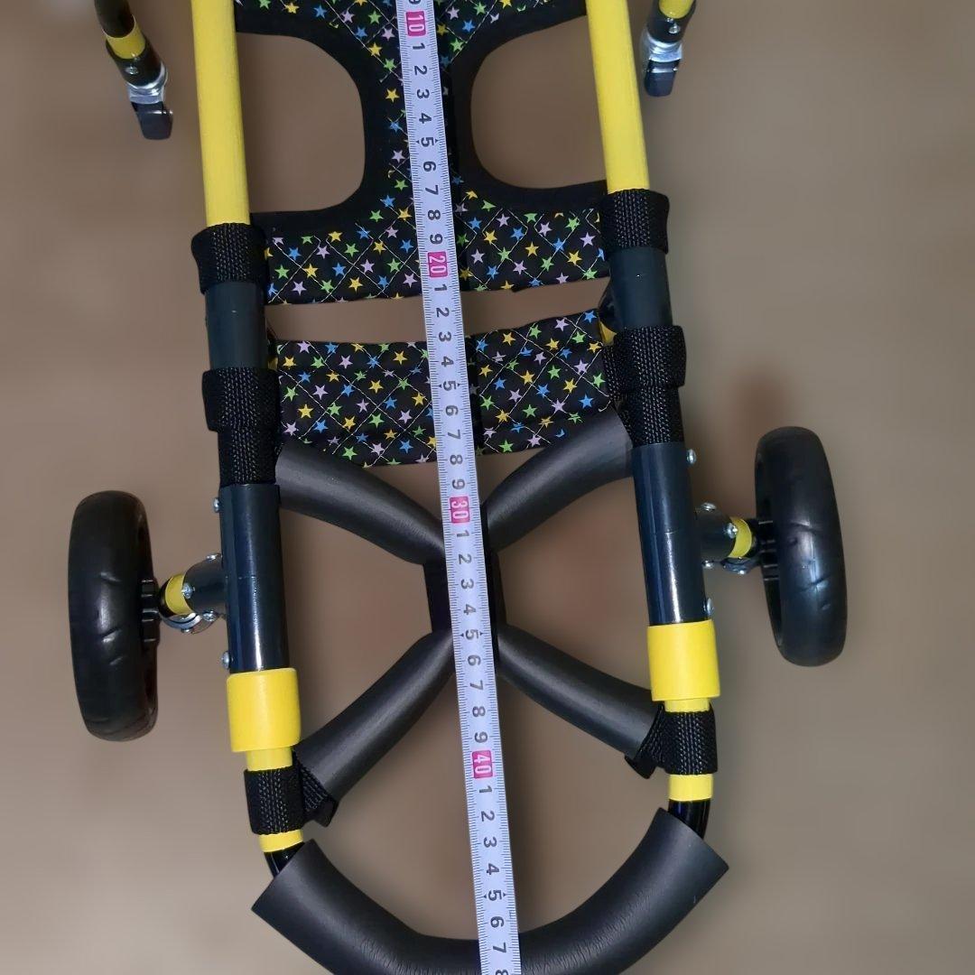 ワンちゃん4輪　リハビリ　食事補助　犬用車椅子　体制維持　犬の歩行器