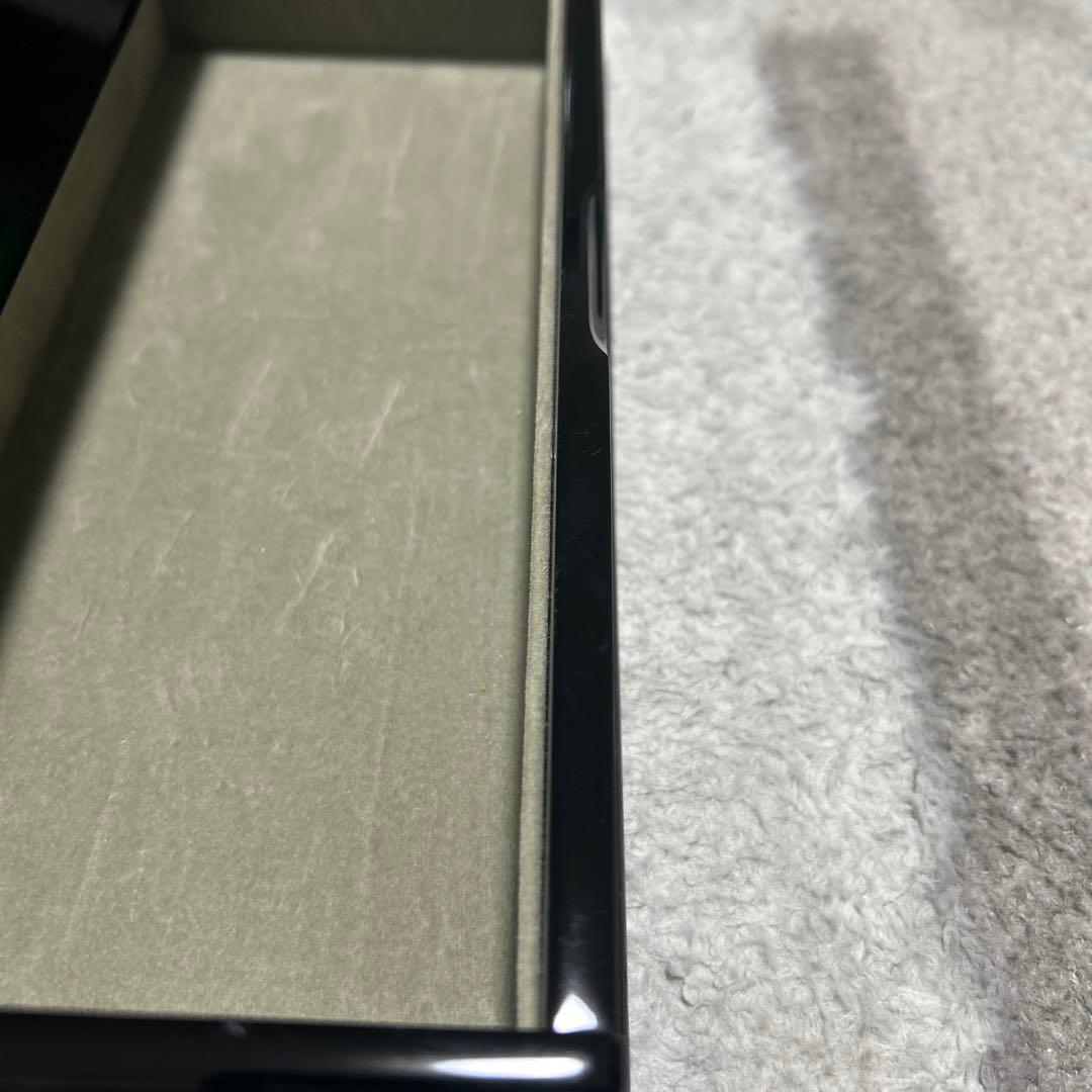 漆器の花模様の箱