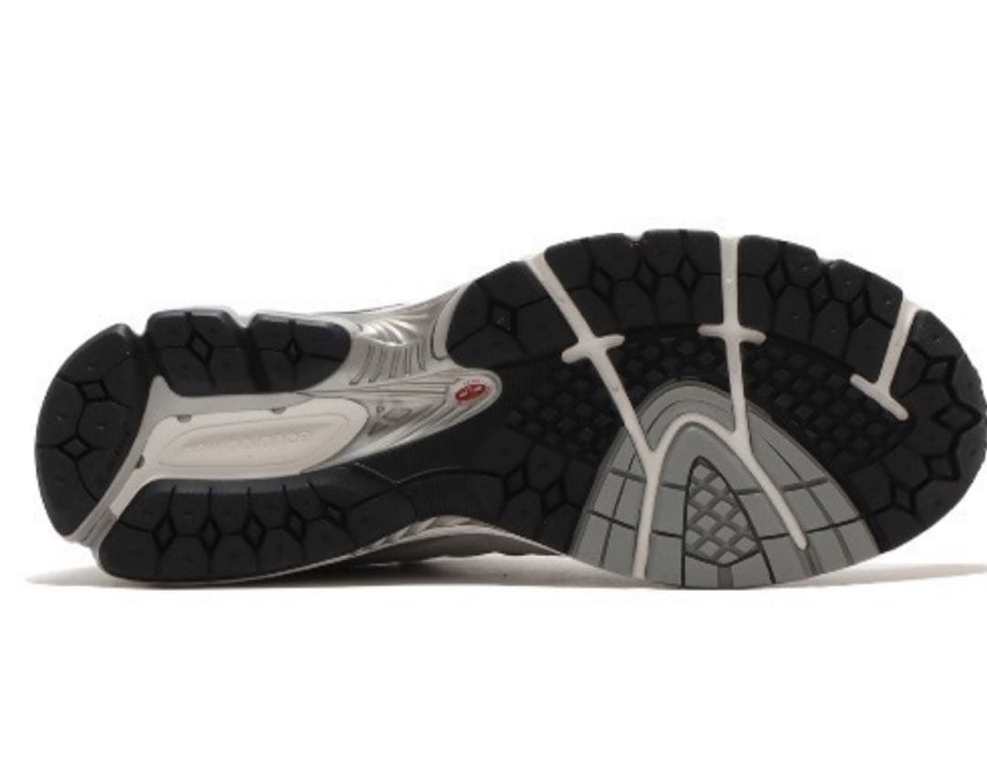 スニーカー New Balance M2002RXJ