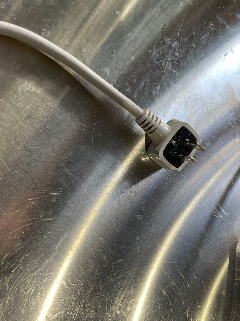 GIRA 専用福島テーブル型冷蔵庫 庫内広くてステンレス 仕様で良く冷えます！