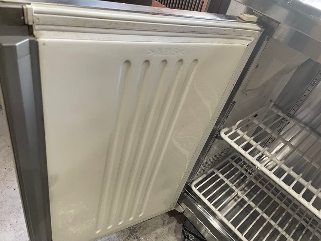 GIRA 専用福島テーブル型冷蔵庫 庫内広くてステンレス 仕様で良く冷えます！