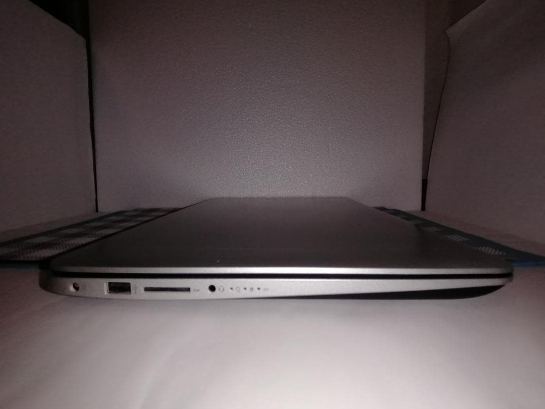 第8世代 i7搭載スタイリッシュノートPC　THIRDWAVE DX-KS F7