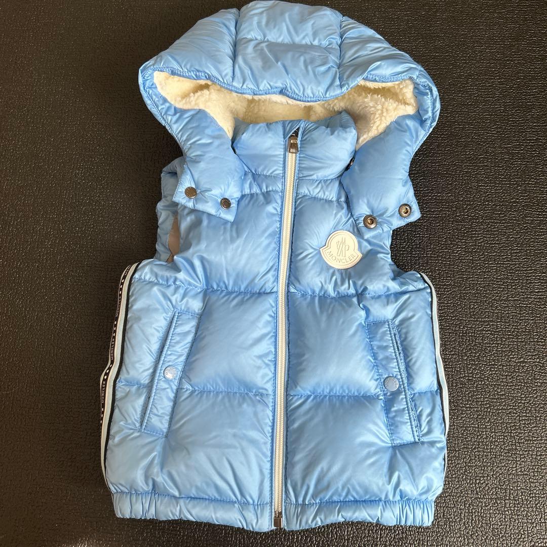 モンクレール フード付きダウンベスト