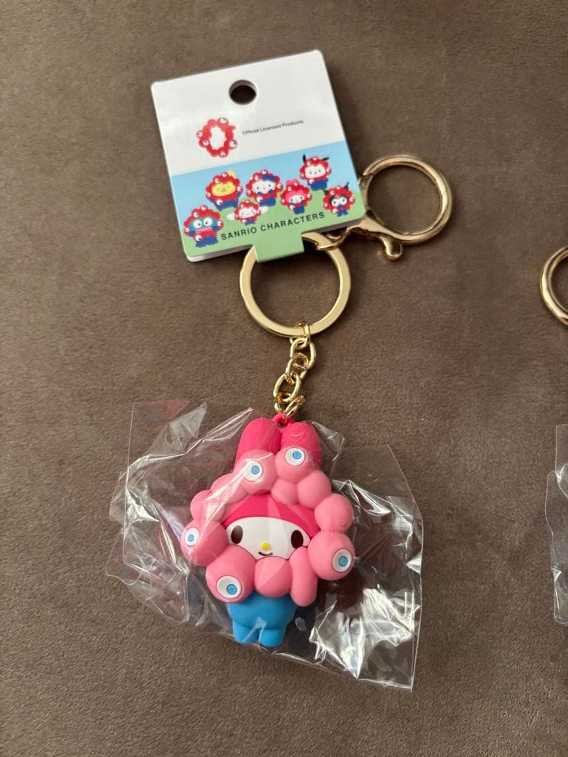 大阪関西万博 サンリオ 黒ミャクミャクなりきり立体キーホルダー 黒キティ