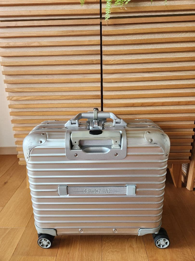 リモワ トパーズ ビジネストロリー２６L 機内持ち込み可能サイズ ４輪