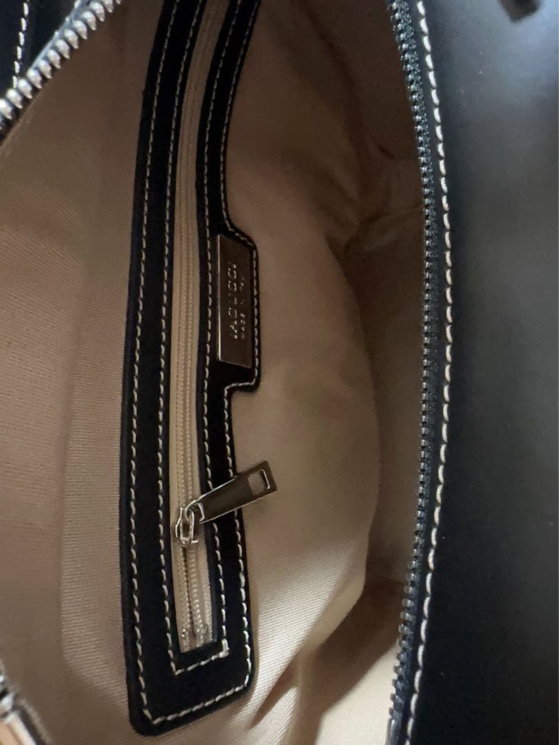 IACUCCI ブラック ショルダーバッグ