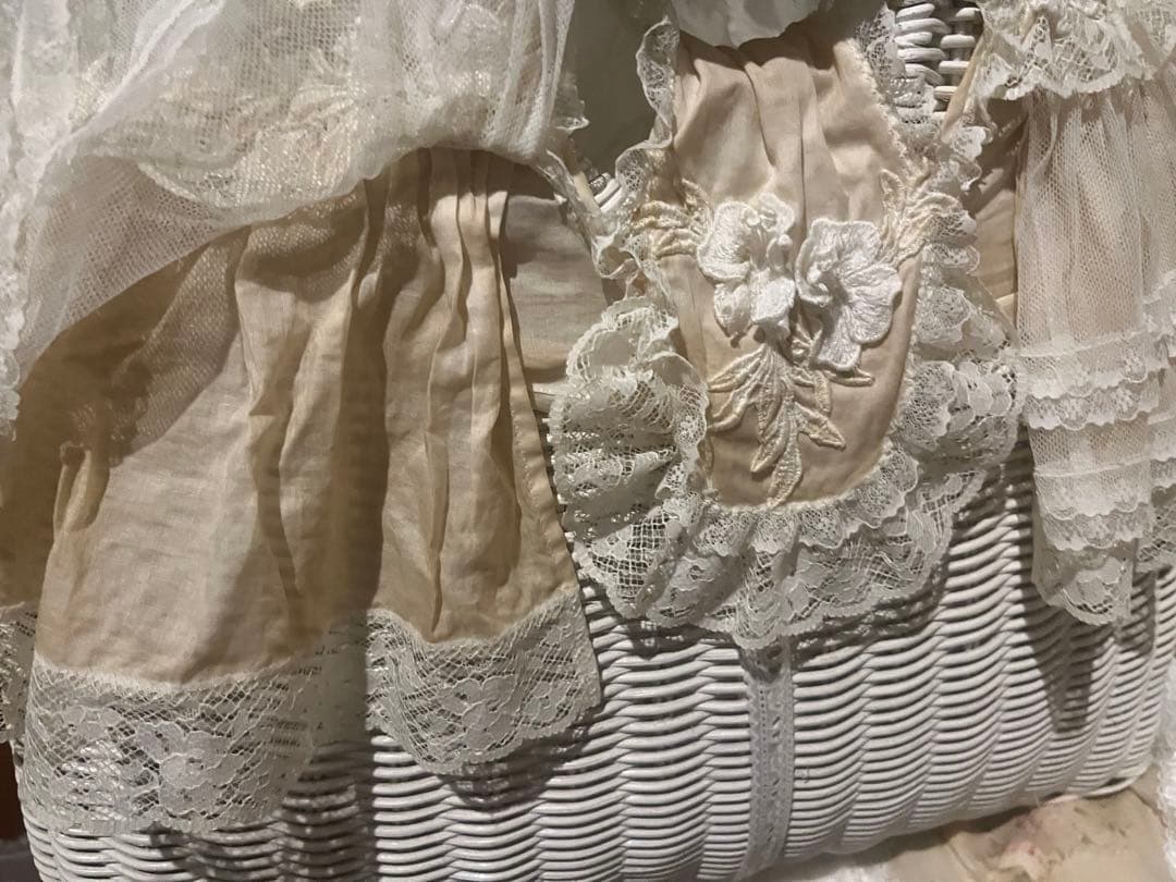 さえら　かご　フリル付きラタンバスケット