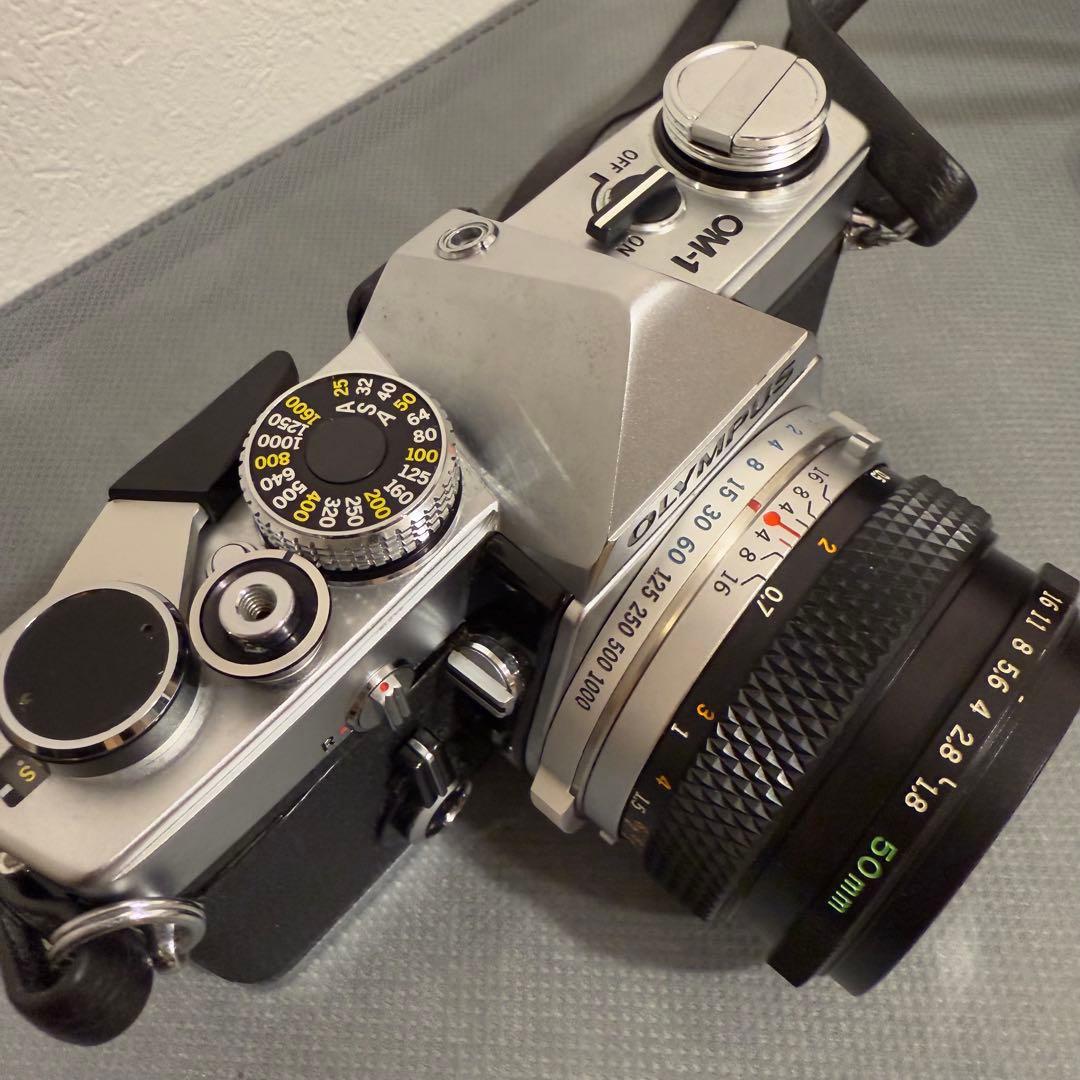 OLYMPUS OM-1 一眼レフカメラ 50mmレンズ付き
