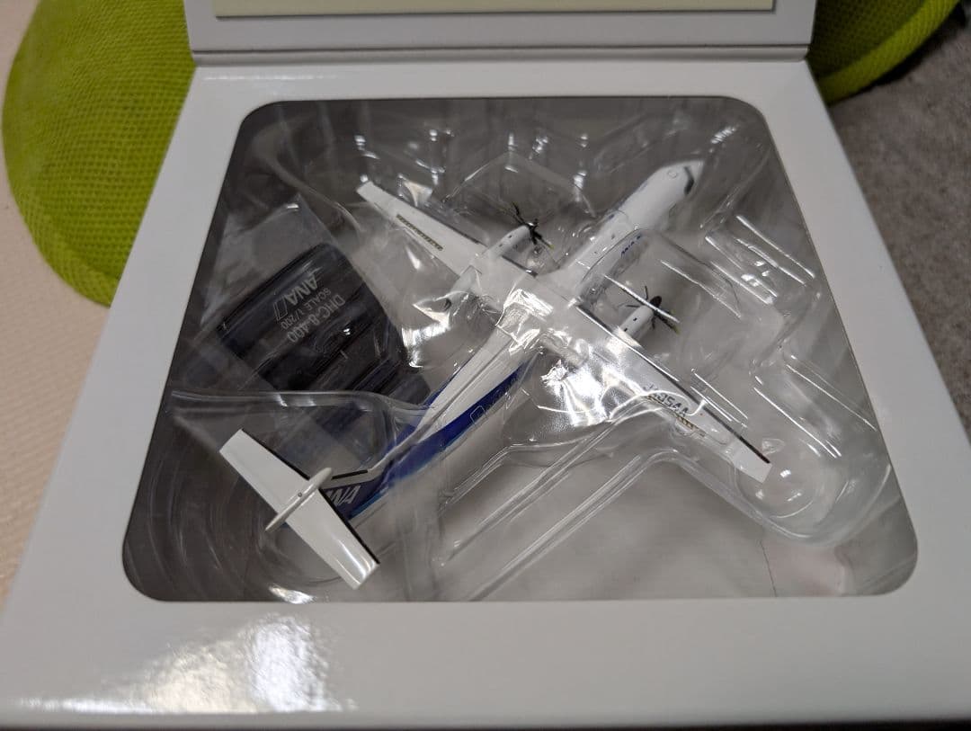 全日空商事 1/200 全日空 DHC-8-400 JA854A