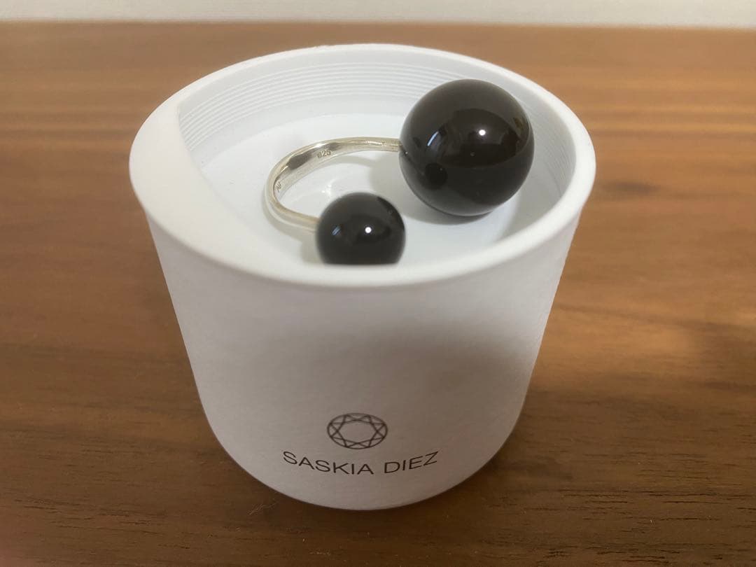 未使用☆SASKIA DIEZ ブラックボールリング