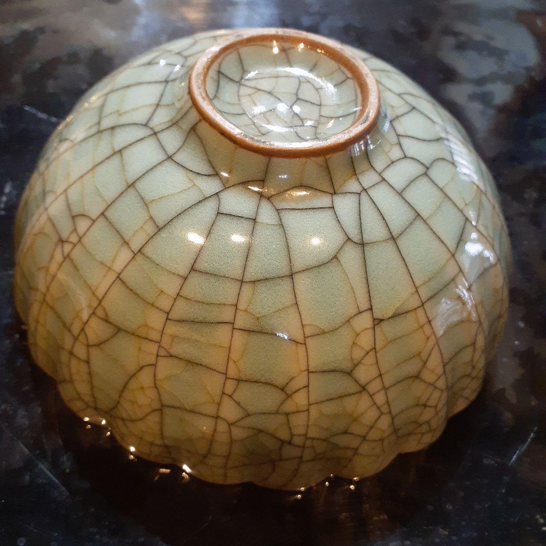 u*c様 郊壇官窯青磁花弁輪花碗