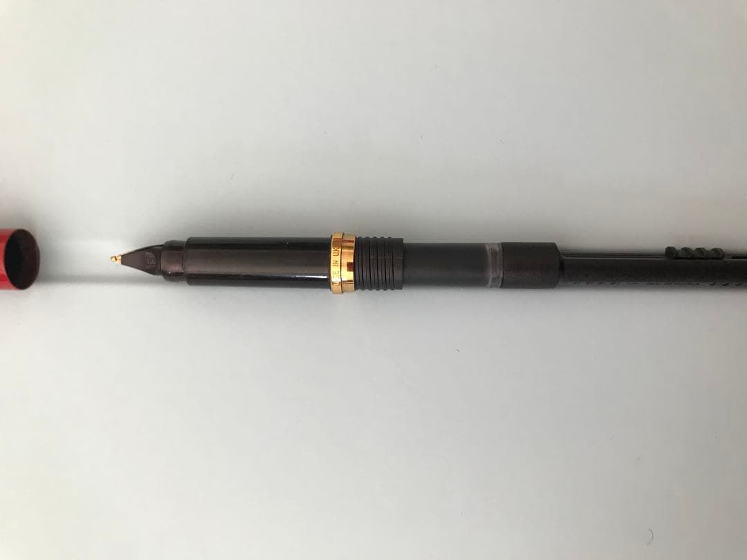 Parkerの万年筆 金色装飾付き