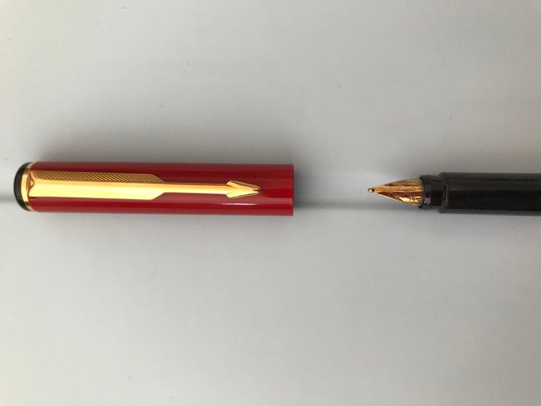 Parkerの万年筆 金色装飾付き