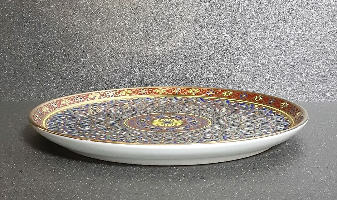 Hand painted in Thailand ハンドペイント 金彩 花文様皿