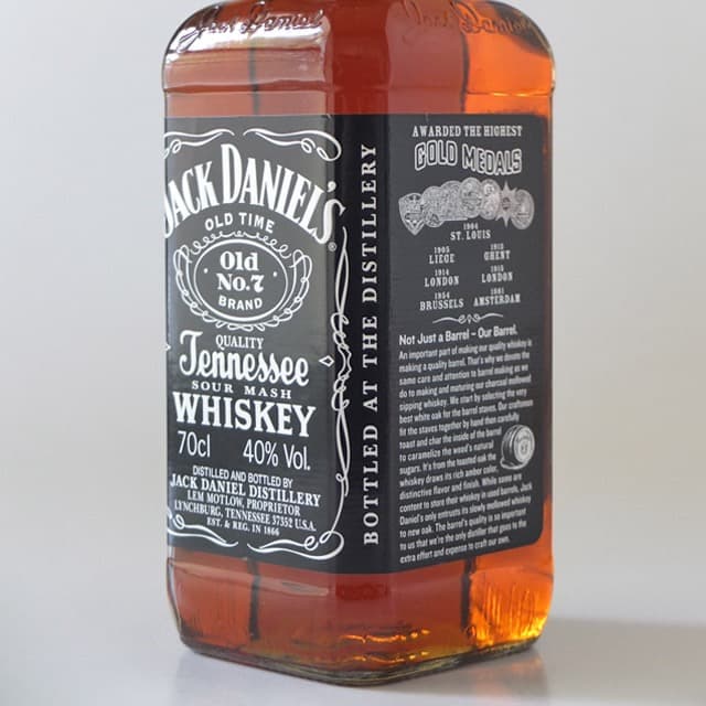 Jack Daniel’sNo.7テネシーウイスキー700ml 40%缶Box入