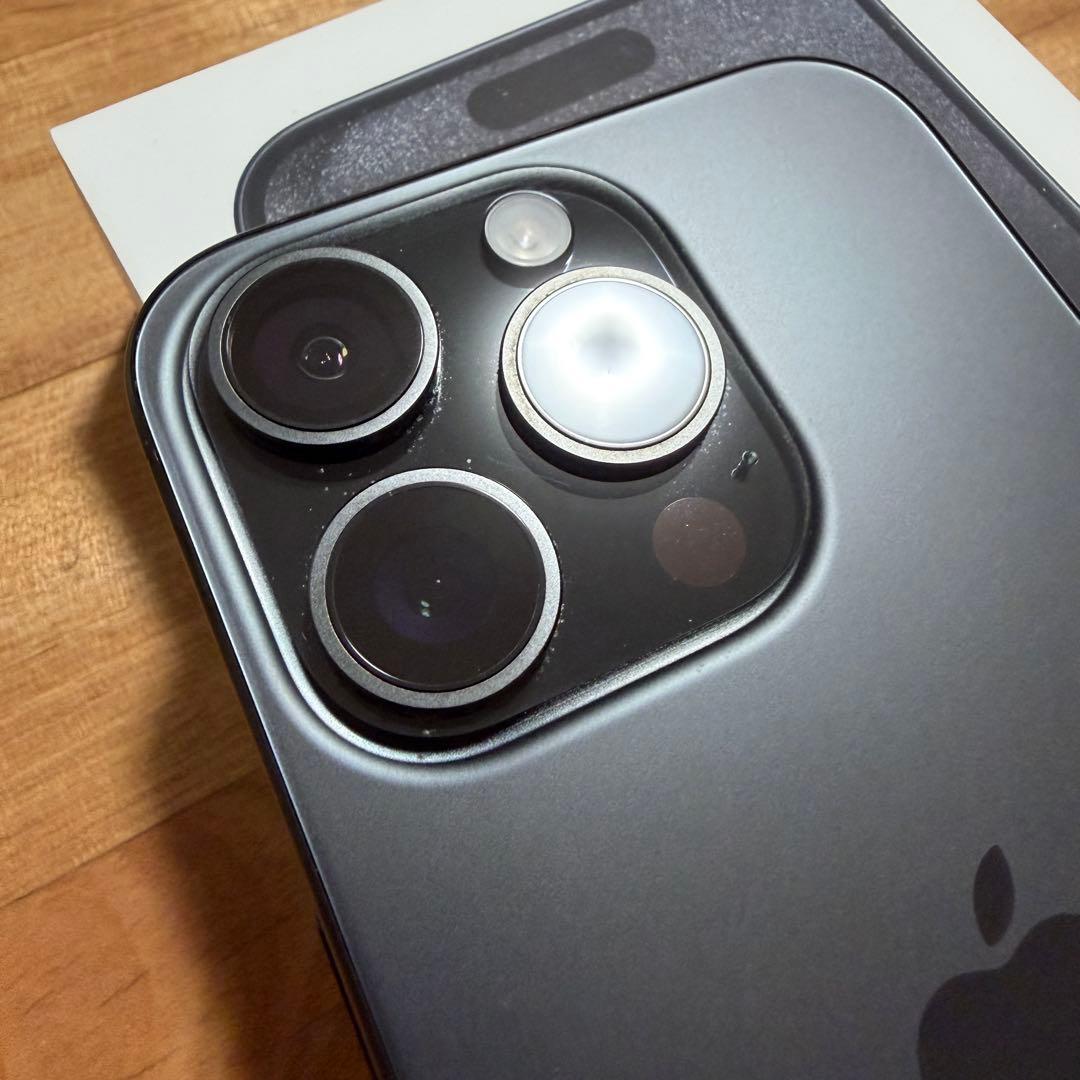 【美品】iPhone 15 Pro 128GB ブラックチタニウム