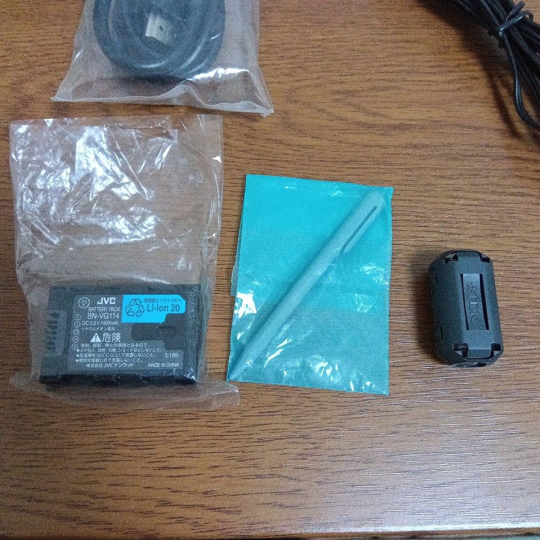 Everio JVC GZ-E565-T ビデオカメラ 本体