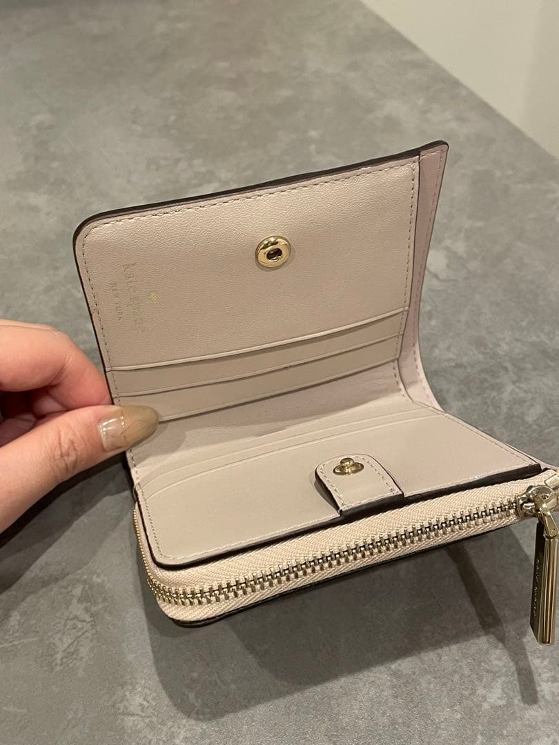 【新品・箱付き】kate spade スモールグリッターウォレット 二つ折り財布
