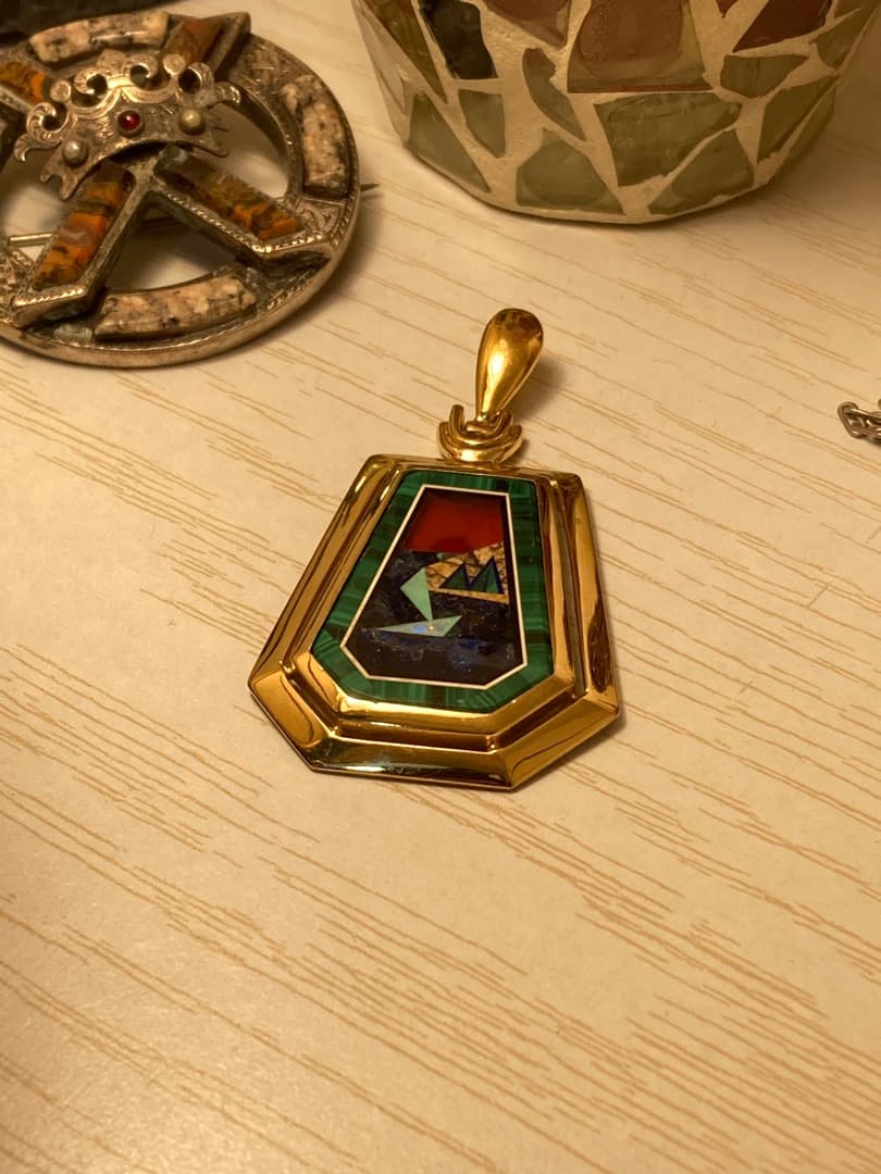 刻印 ゴールド マラカイト 天然石 象嵌 ペンダント 高級 アート 芸術