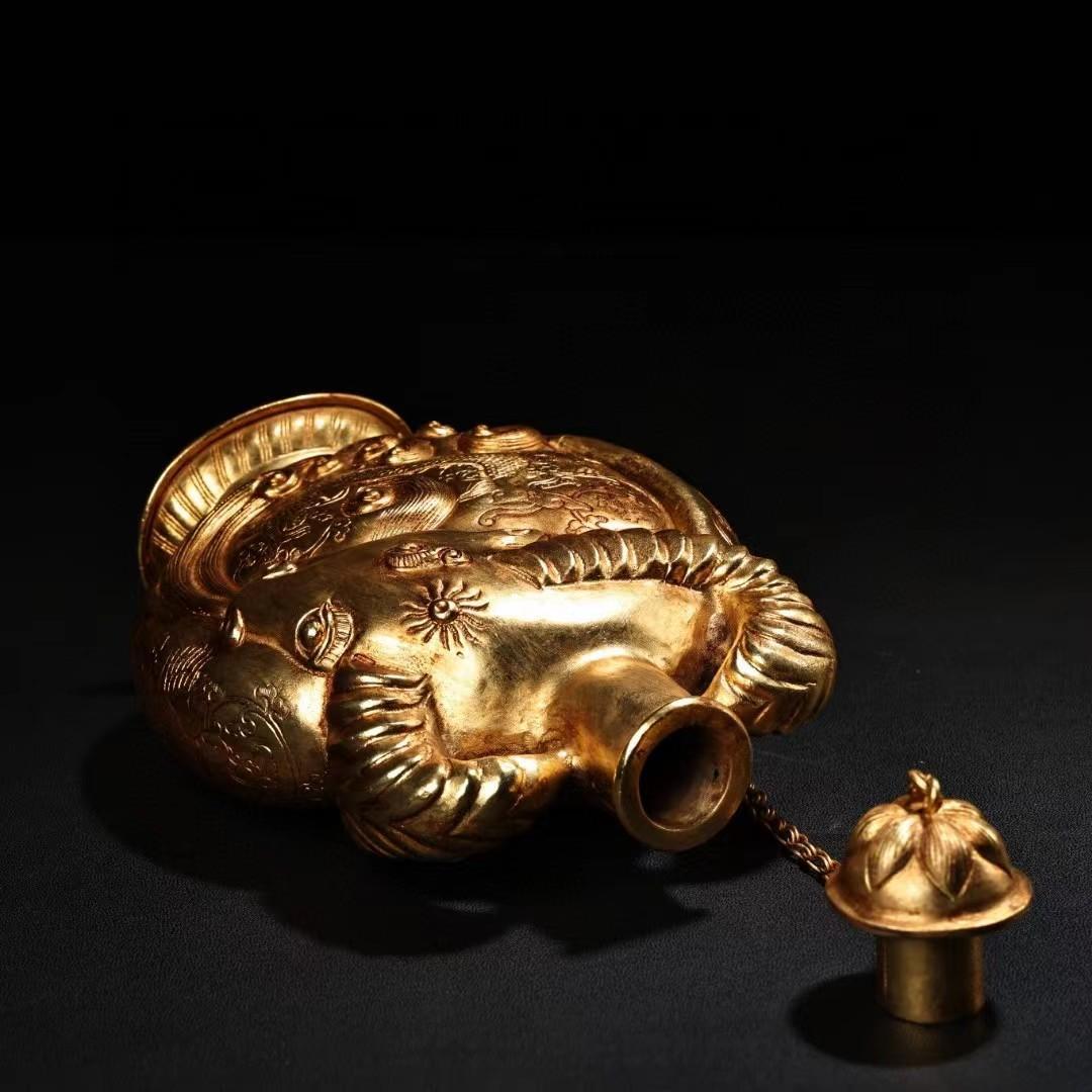 中国古美術・旧蔵鎏金牛頭酒壺・純銅細密彫・純手作り・高浮彫・置物・装酒器・文房具