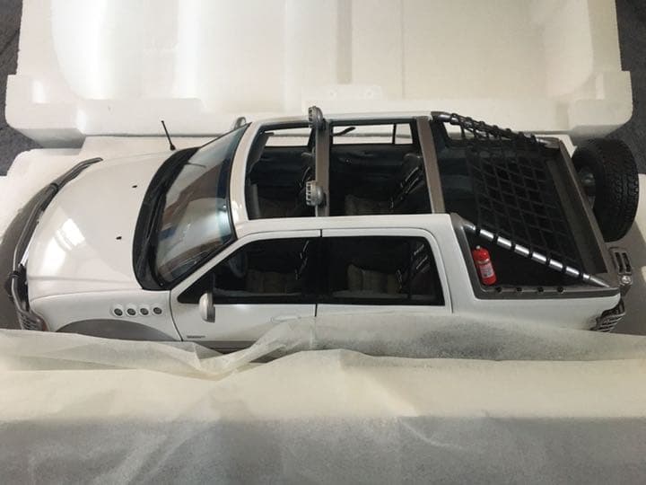 ミニカー Autoart 1/18 Ford EXPEDITION himalaya