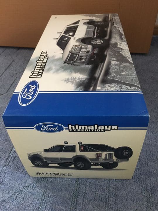 ミニカー Autoart 1/18 Ford EXPEDITION himalaya