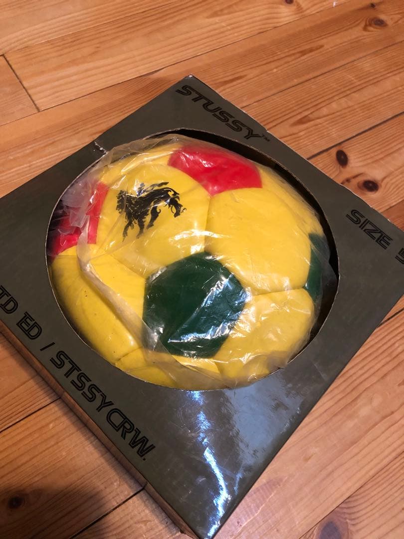 激レア！STUSSY 新品新品！未使用！未開封！サッカーボール ５号球　ラスタ
