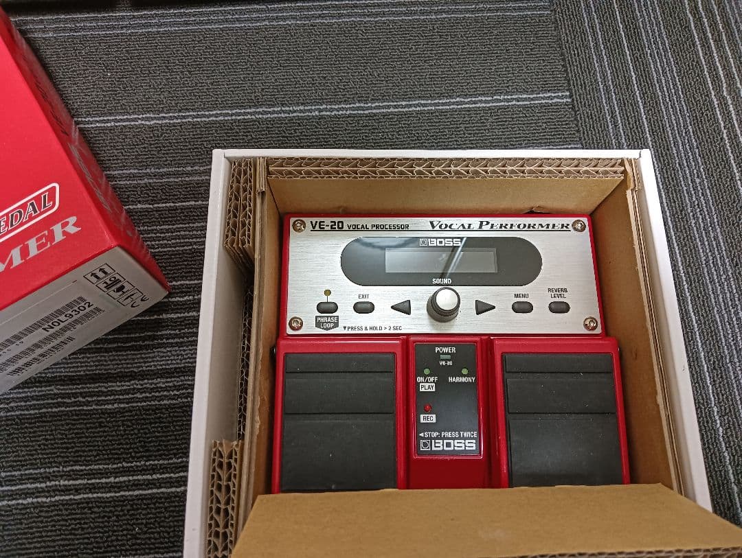 箱付きBOSS VE-20 ボーカルプロセッサー