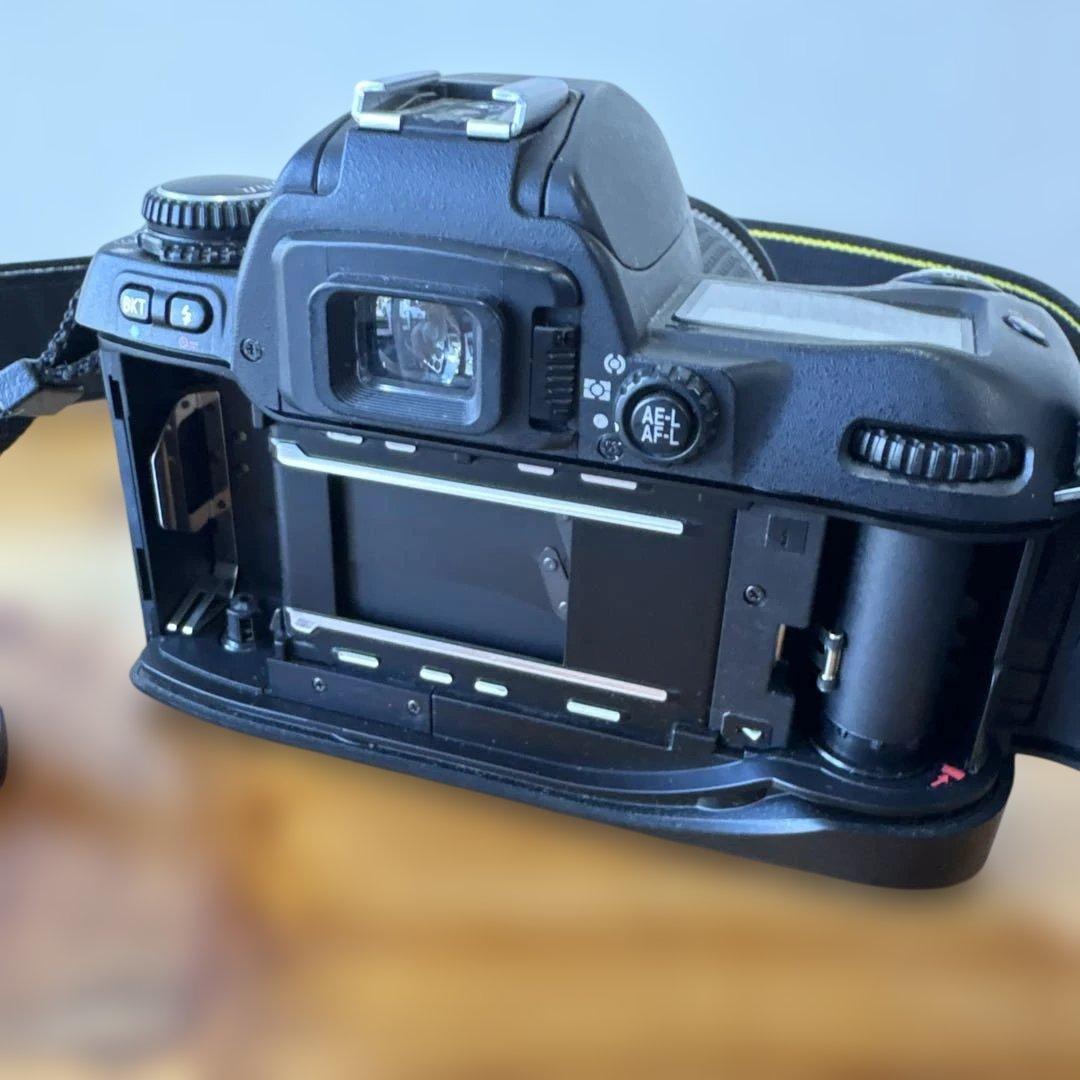 Nikon F80 一眼レフカメラ Nikkor 28-80mm