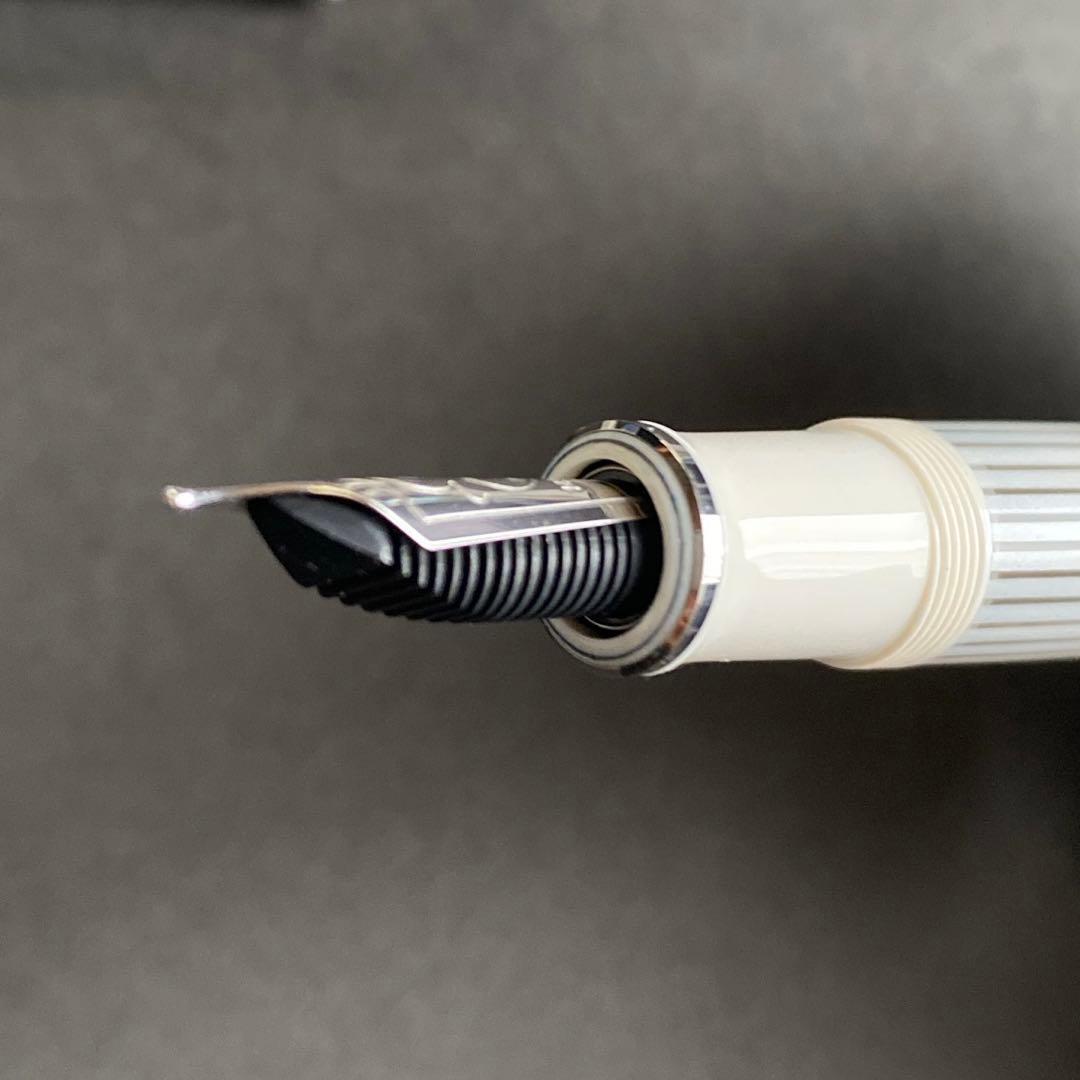 ペリカン スーベレーンM605 ホワイトストライプ