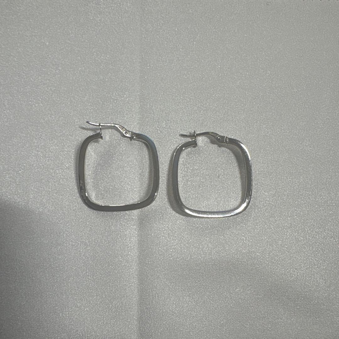 ウノアエレ 【UNOAERRE】K18WGホワイトゴールド フープピアス