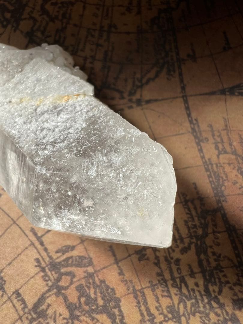 龍脈の精髄 ― 水晶「虹を宿す天の導き」 ※売上の一部を保護猫活動に使用