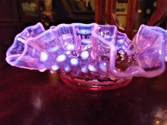 アメリカ　フェントン社　クランベリーオパールセント　ホブネイル ナッピーボウル