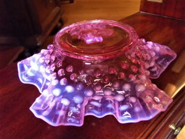 アメリカ　フェントン社　クランベリーオパールセント　ホブネイル ナッピーボウル