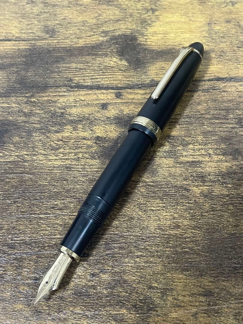 筆記確認済　美品　梨地　18k 備品あり　字幅MF セーラー　万年筆