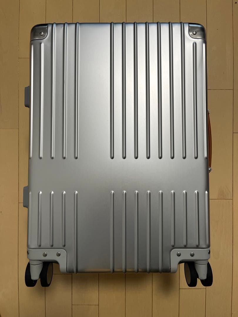 INV8111 シルバー　キャリーケース　36L