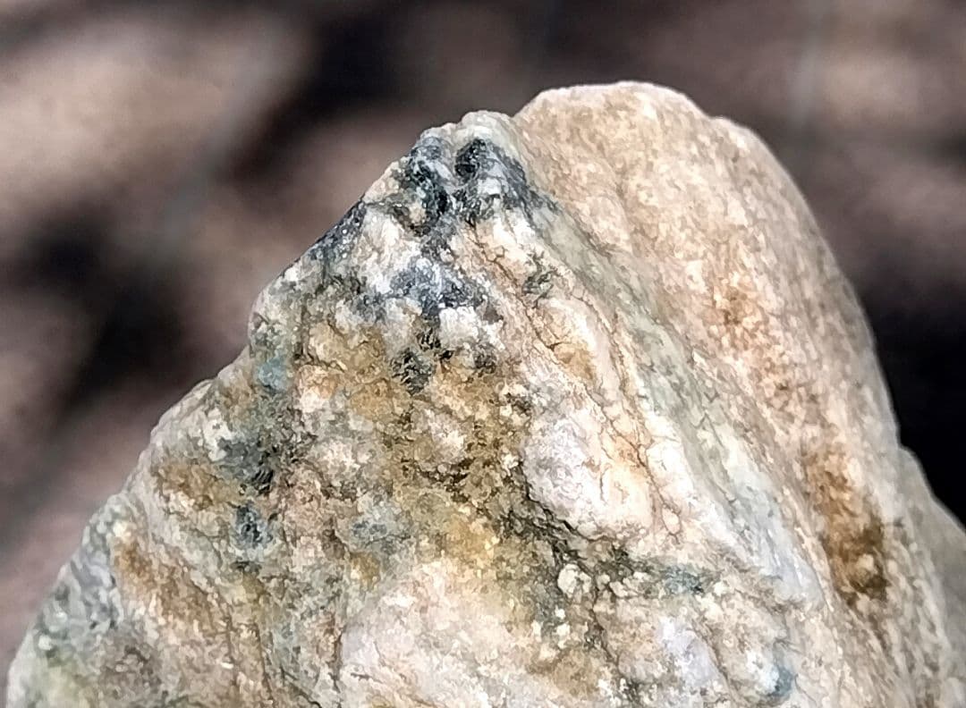 ★翡翠原石★糸魚川硬玉【横川・転石・1面カット8.15kg】