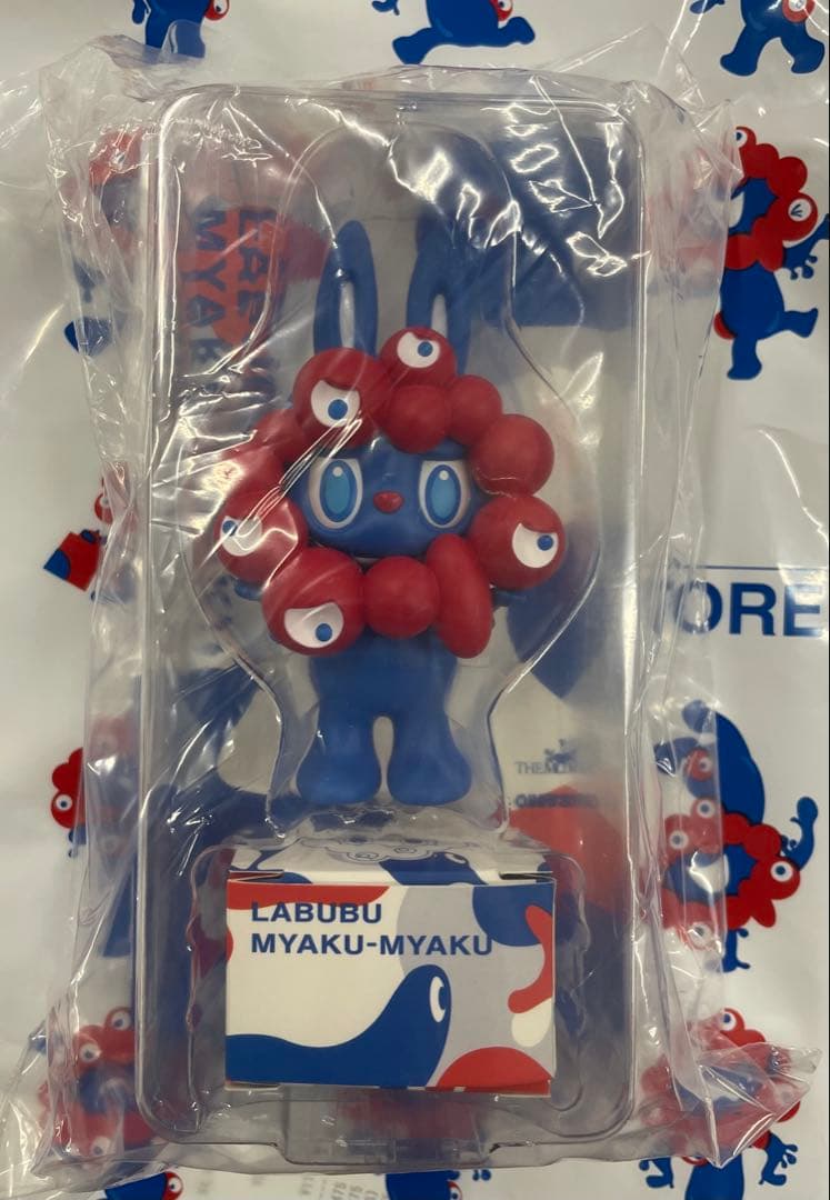 【激レア】万博限定 LABUBU MYAKU-MYAKUストラップ付 フィギュア