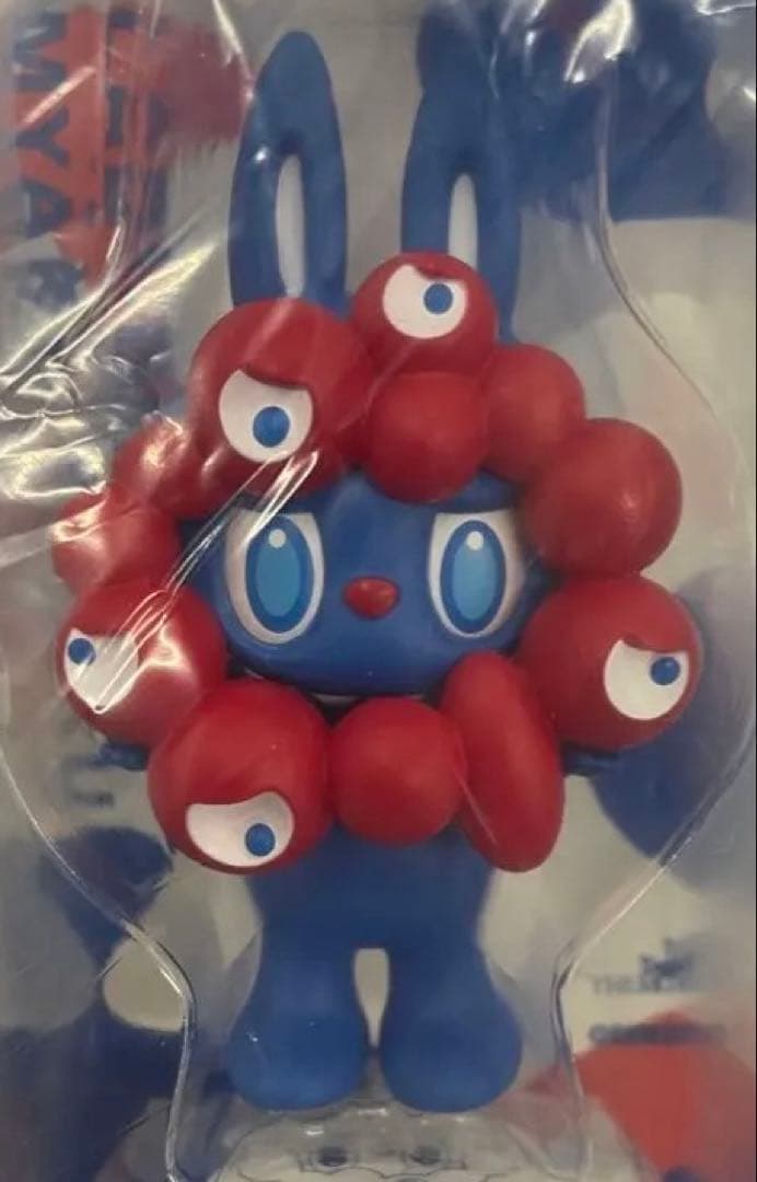 【激レア】万博限定 LABUBU MYAKU-MYAKUストラップ付 フィギュア