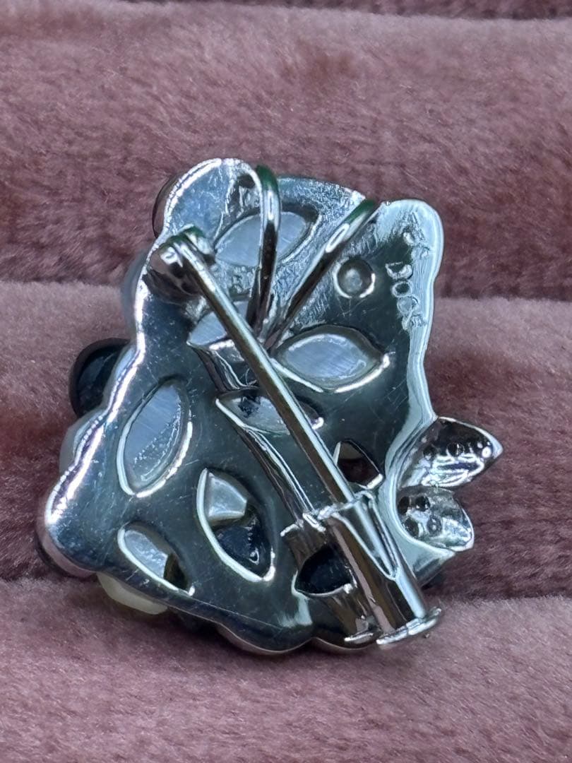 【珍しい＊貴重】K18WG パンダ☆オニキス-シロチョウ-ダイヤ　ブローチ