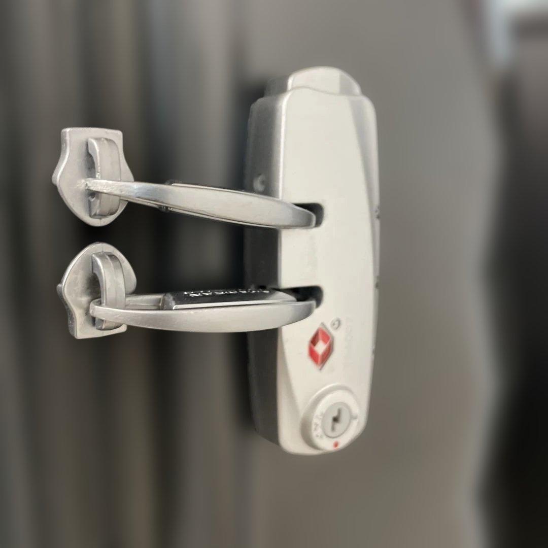 おはよ〜 AMERICAN TOURISTER -SPINNER 約97L