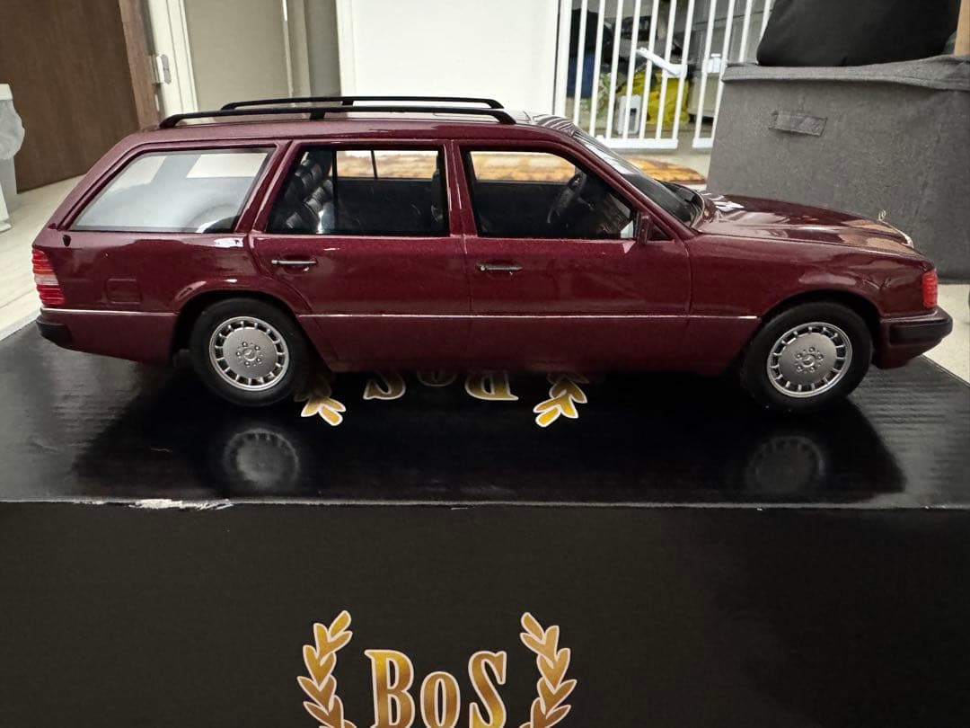 BoS Models メルセデス・ベンツ S124 300TE レッド 1/18