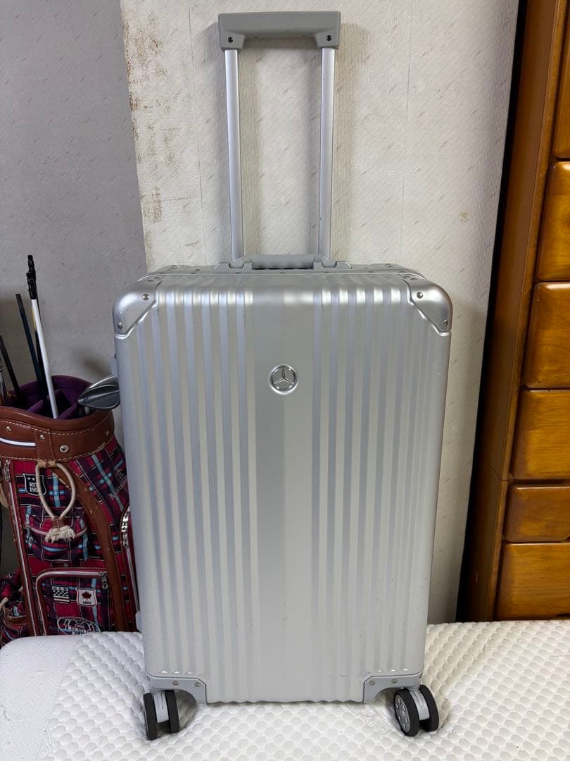 m*3様 非売品 65L メルセデスベンツ スーツケース シルバーキャリーケース