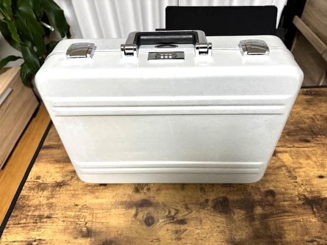 米国 SIZERO HALLIBURTON パソコンケース DZ5 アルミ正規品