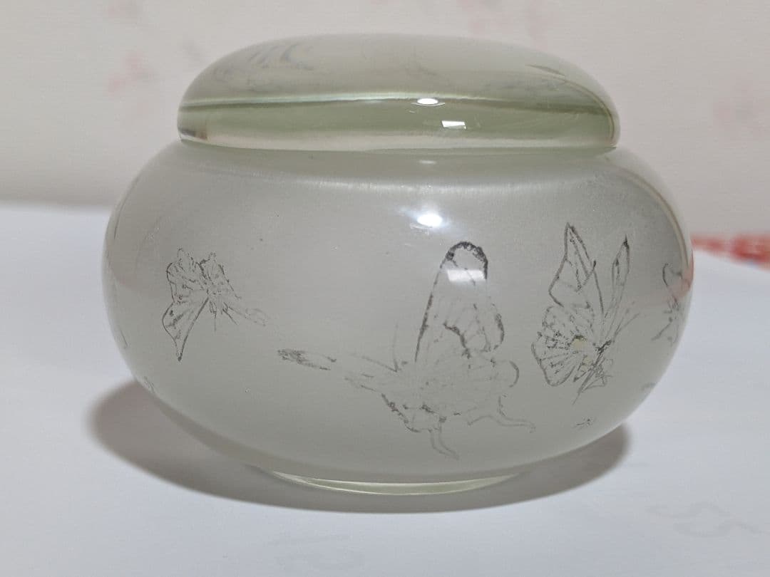 ♦中国 古玩 群蝶図 ガラス絵 化粧入 蓋付き瓶 壺 化粧道具 鼻煙壺 骨董品
