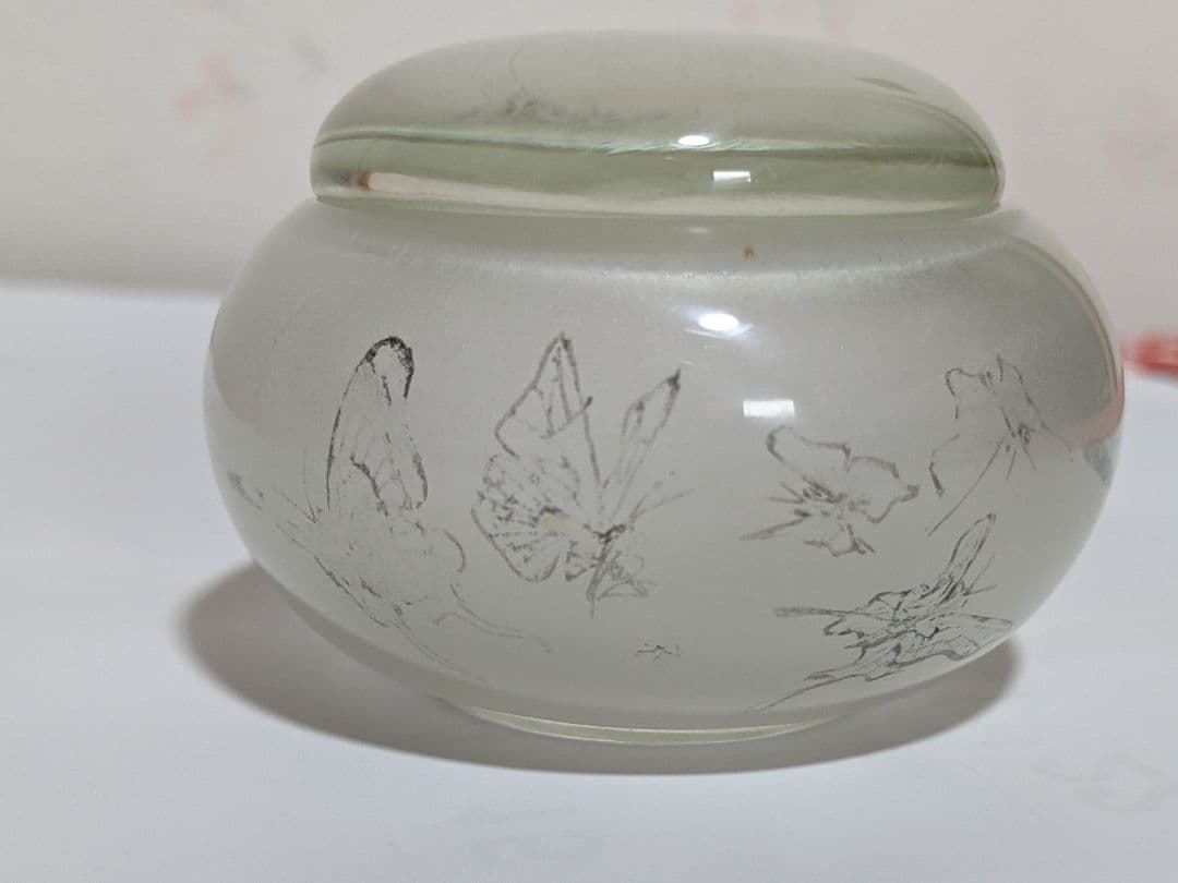♦中国 古玩 群蝶図 ガラス絵 化粧入 蓋付き瓶 壺 化粧道具 鼻煙壺 骨董品